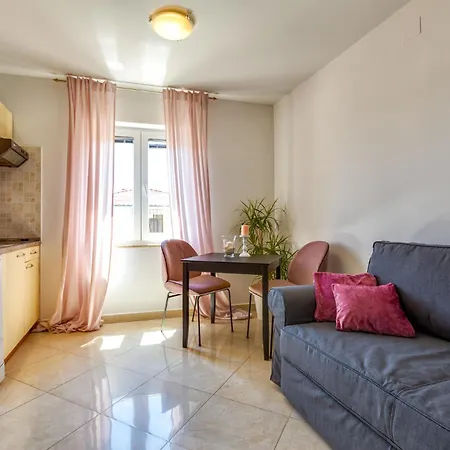 Ruza - Near Cikat And Centre With Private Parking * مالي لوشينغْ